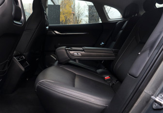 Подержанный автомобиль Zeekr 001 2023 года (11 фото)