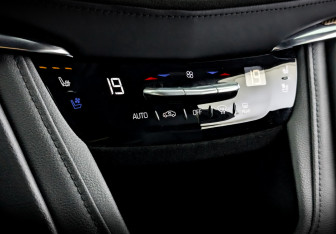 Подержанный автомобиль Cadillac XT5 2017 года (28 фото)