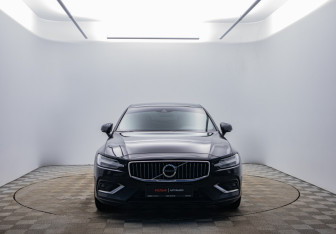 Подержанный автомобиль Volvo S60 2020 года (2 фото)