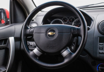 Подержанный автомобиль Chevrolet Aveo Sedan 2010 года (15 фото)