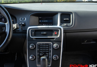 Подержанный автомобиль Volvo S60 2011 года (12 фото)