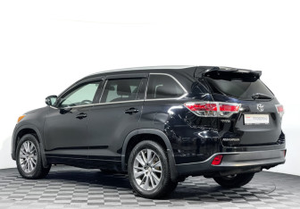 Подержанный автомобиль Toyota Highlander 2014 года (7 фото)