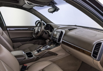 Подержанный автомобиль Porsche Cayenne 2014 года (13 фото)