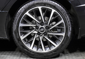 Подержанный автомобиль Hyundai Sonata 2022 года (24 фото)