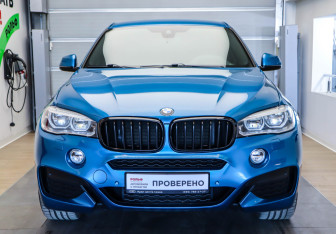 Подержанный автомобиль BMW X6 2019 года (2 фото)