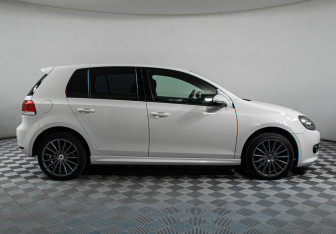 Подержанный автомобиль Volkswagen Golf Hatchback 2012 года (4 фото)