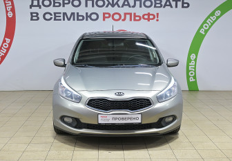 Подержанный автомобиль Kia Ceed Hatchback 2015 года (2 фото)