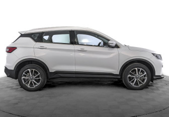 Подержанный автомобиль Geely Coolray 2023 года (4 фото)