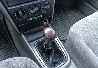 Подержанный автомобиль Kia Spectra Sedan 2006 года (15 фото)