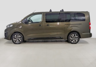 Подержанный автомобиль Peugeot Traveller 2018 года (8 фото)