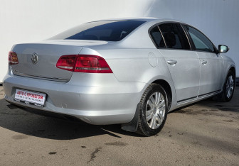Подержанный автомобиль Volkswagen Passat Sedan 2011 года (5 фото)