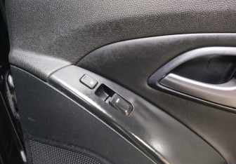 Подержанный автомобиль Hyundai ix35 2015 года (21 фото)