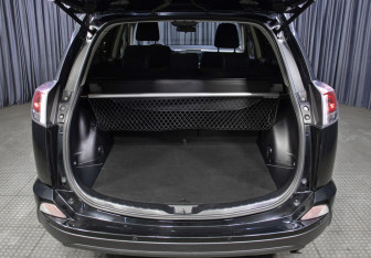 Подержанный автомобиль Toyota RAV4 2015 года (10 фото)