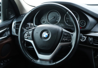 Подержанный автомобиль BMW X5 2017 года (14 фото)