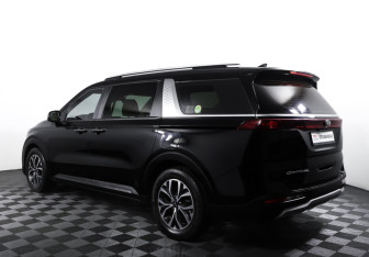 Подержанный автомобиль Kia Carnival 2021 года (7 фото)