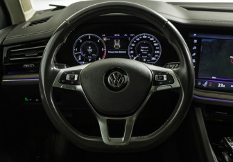 Подержанный автомобиль Volkswagen Touareg 2019 года (11 фото)
