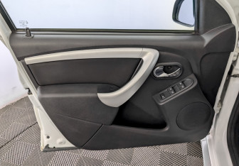 Подержанный автомобиль Nissan Terrano 2021 года (19 фото)