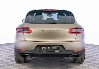 Подержанный автомобиль Porsche Macan 2016 года (6 фото)