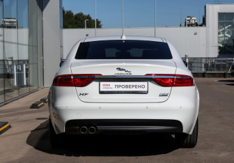 Подержанный автомобиль Jaguar XF Sedan 2018 года (6 фото)