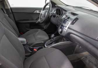 Подержанный автомобиль Kia Cerato Sedan 2011 года (9 фото)