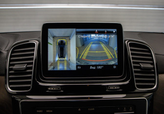 Подержанный автомобиль Mercedes-Benz GLE 2015 года (19 фото)