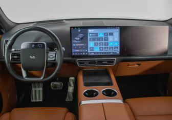 Подержанный автомобиль LiXiang L7 2023 года (13 фото)