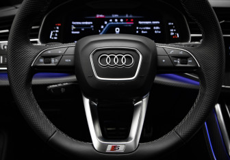 Подержанный автомобиль Audi SQ8 2024 года (10 фото)