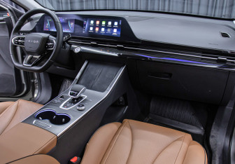 Подержанный автомобиль Omoda C5 2022 года (11 фото)