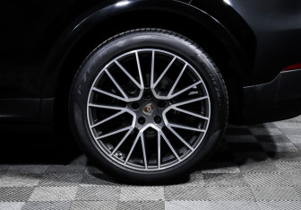 Подержанный автомобиль Porsche Cayenne 2021 года (15 фото)