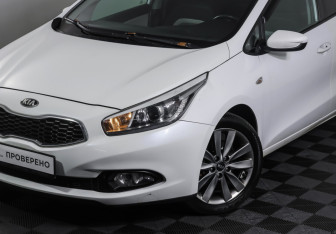 Подержанный автомобиль Kia Ceed Wagon 2015 года (21 фото)
