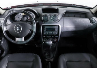 Подержанный автомобиль Renault Duster 2012 года (9 фото)