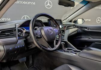 Подержанный автомобиль Toyota Camry Sedan 2021 года (15 фото)