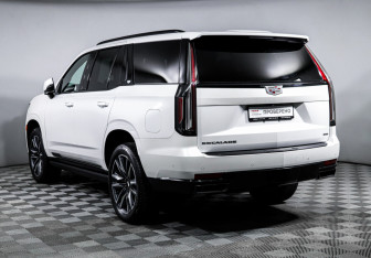 Подержанный автомобиль Cadillac Escalade Suv 2022 года (7 фото)