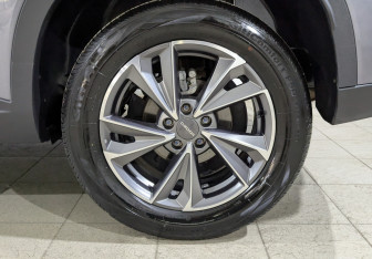 Подержанный автомобиль Omoda C5 2024 года (12 фото)