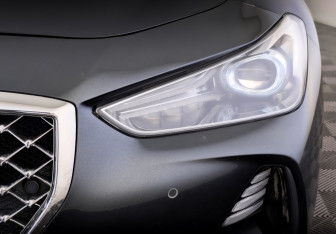 Подержанный автомобиль Genesis G70 2020 года (17 фото)