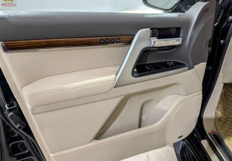 Подержанный автомобиль Toyota Land Cruiser Suv 2018 года (19 фото)
