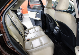 Подержанный автомобиль Lexus RX 2021 года (12 фото)