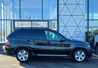 Подержанный автомобиль BMW X5 2005 года (4 фото)