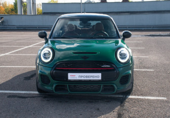 Подержанный автомобиль MINI Hatch 2020 года (2 фото)