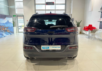 Подержанный автомобиль Jeep Cherokee 2014 года (5 фото)