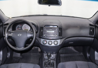 Подержанный автомобиль Hyundai Elantra Sedan 2008 года (13 фото)