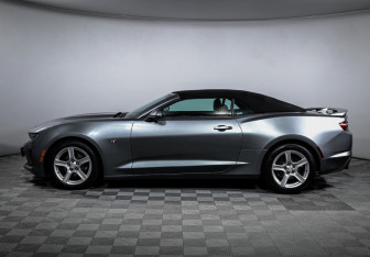 Подержанный автомобиль Chevrolet Camaro Convertible 2019 года (8 фото)