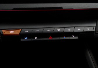 Подержанный автомобиль Changan UNI-V 2023 года (14 фото)