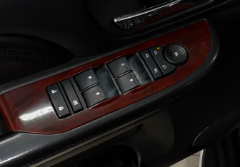 Подержанный автомобиль Cadillac Escalade Suv 2008 года (21 фото)