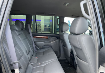 Подержанный автомобиль Toyota Land Cruiser Prado 2004 года (23 фото)