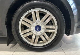 Подержанный автомобиль Ford C-MAX 2007 года (18 фото)