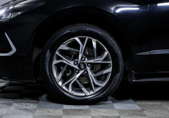 Подержанный автомобиль Hyundai Sonata 2020 года (15 фото)