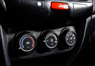 Подержанный автомобиль Mitsubishi ASX 2011 года (14 фото)