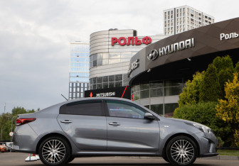 Подержанный автомобиль Kia Rio Sedan 2020 года (3 фото)
