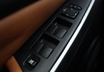 Подержанный автомобиль Mazda CX-7 2011 года (13 фото)